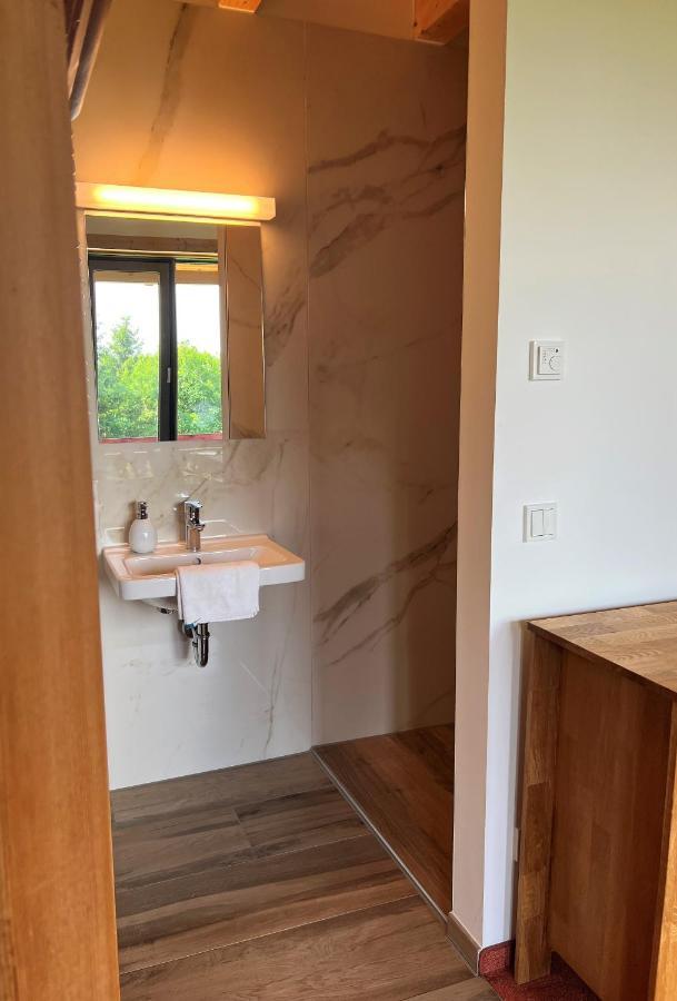 Sunhill Appartments, Klimatisiert Winhoring Esterno foto